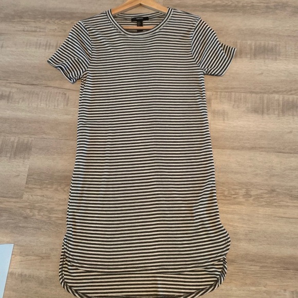 Striped t-shirt dress - Picture 3 of 3